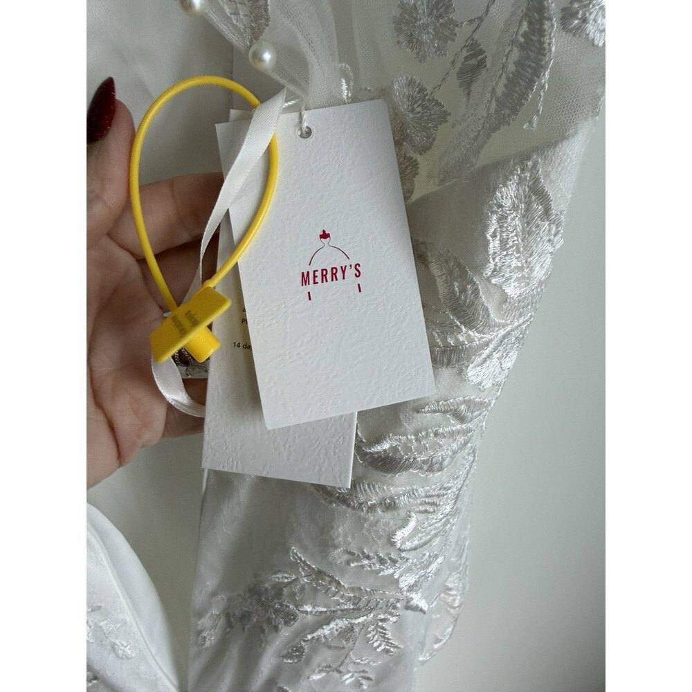 MERRY’S Lace Wedding Dress-Chapel Train-10; Fits Street Size 4 - Picture 4 of 14